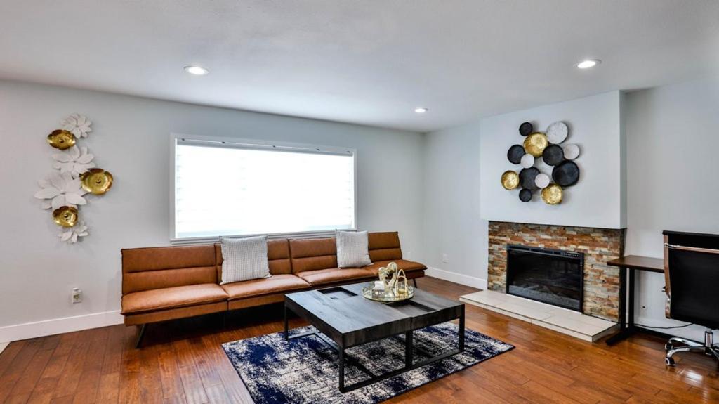 H&h Modern Lux 4bd 1 King 3 Queen Socal