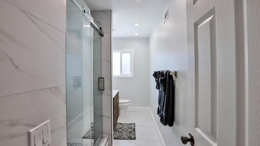 Ferienhaus H&h Modern Lux 4bd 1 King 3 Queen Socal *