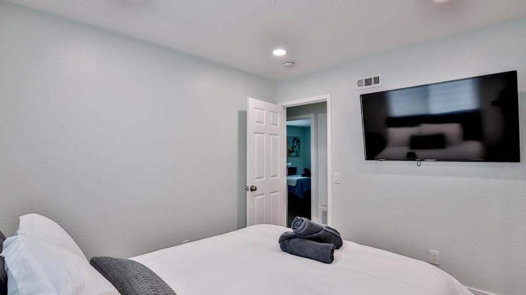 H&h Modern Lux 4bd 1 King 3 Queen Socal * Westminster