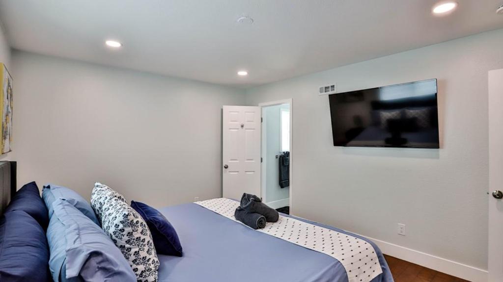 Ferienhaus H&h Modern Lux 4bd 1 King 3 Queen Socal *