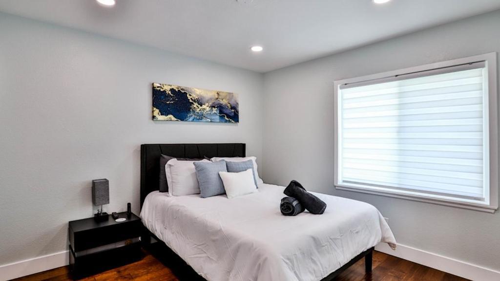 H&h Modern Lux 4bd 1 King 3 Queen Socal *