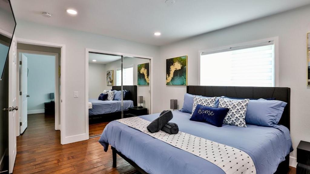 H&h Modern Lux 4bd 1 King 3 Queen Socal Westminster
