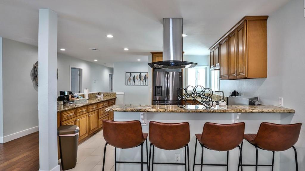 H&h Modern Lux 4bd 1 King 3 Queen Socal *