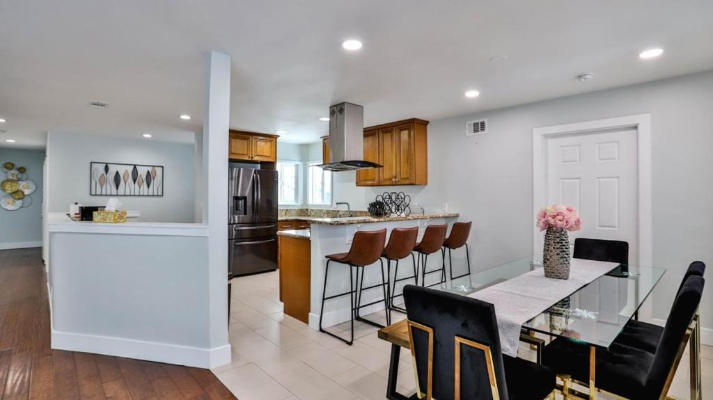 H&h Modern Lux 4bd 1 King 3 Queen Socal * Westminster