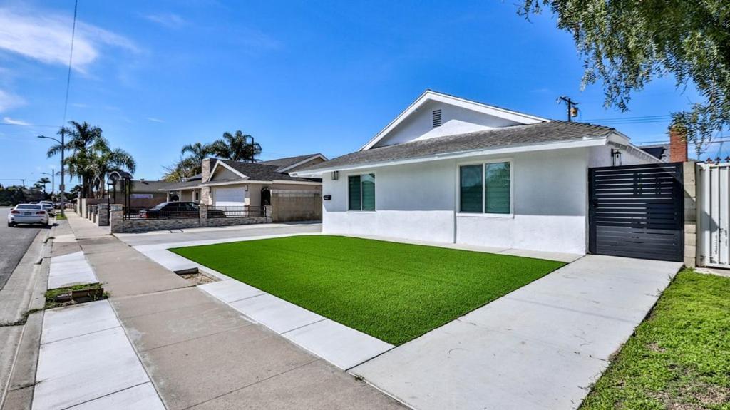 H&h Modern Lux 4bd 1 King 3 Queen Socal